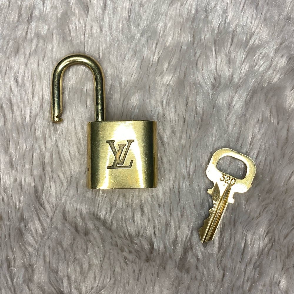 LV Lock and Key #320